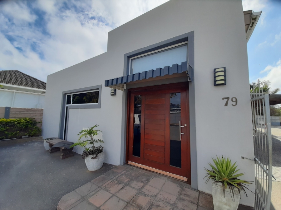 To Let commercial Property for Rent in Beacon Bay Eastern Cape